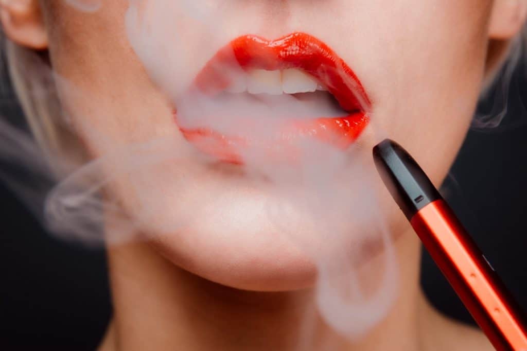 vape pen woman with red lips